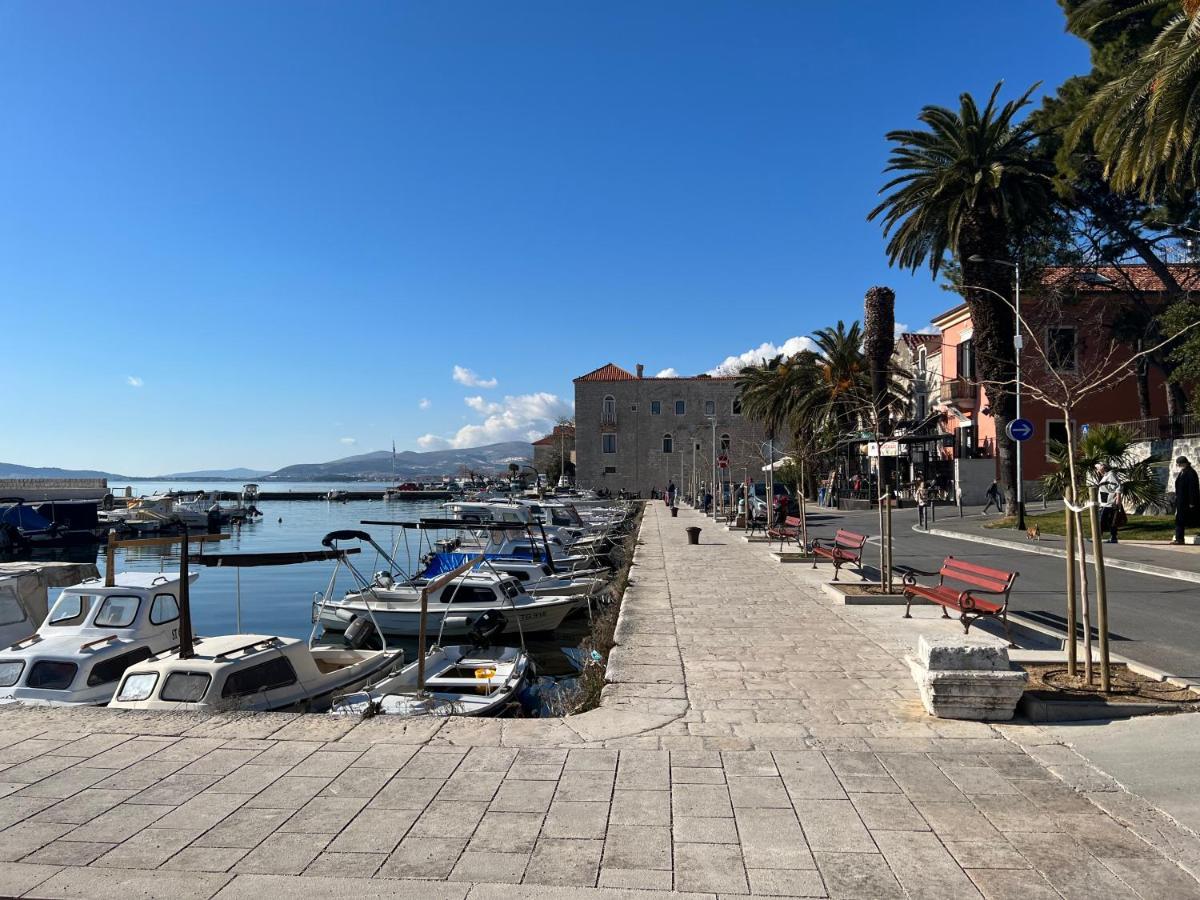 Spacious Apartment Close To The Sea In Kastel Luksic Kaštela Exterior foto