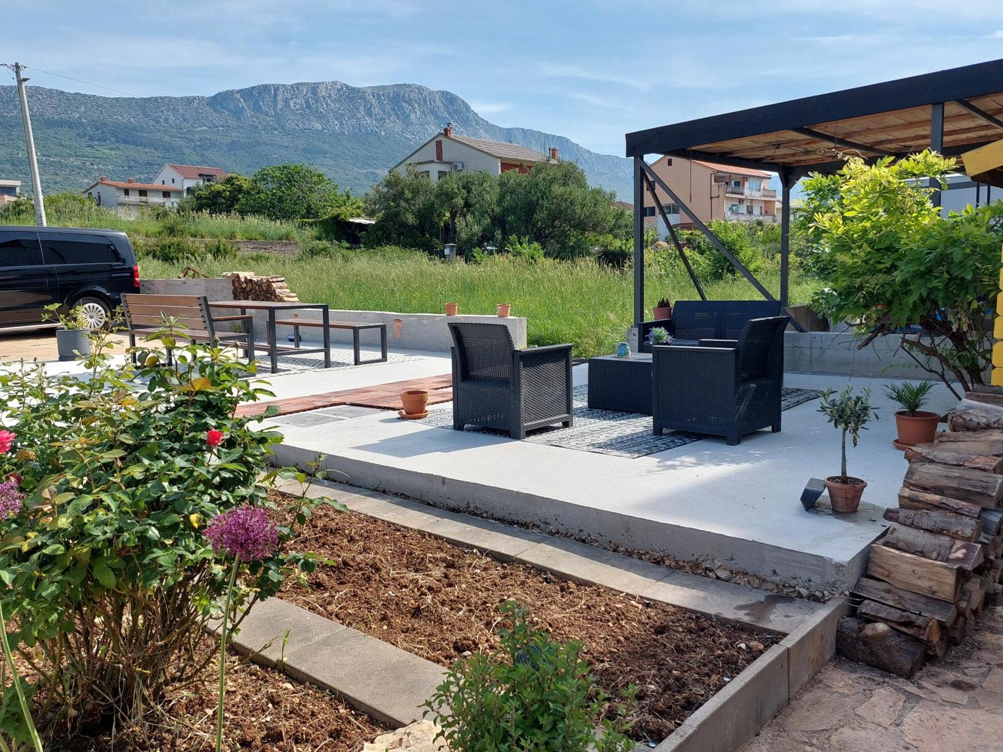 Spacious Apartment Close To The Sea In Kastel Luksic Kaštela Exterior foto